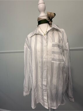 Striped Button-Up Shirt - White with Black Stripes size M